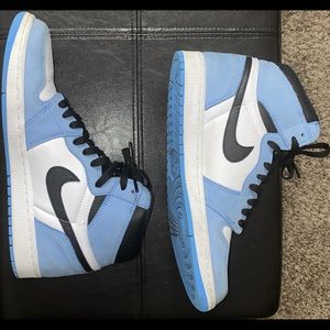 Jordan 1 Retro High
White University Blue Black